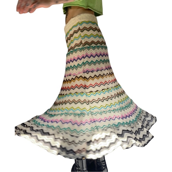 Y2K Rainbow Wavy Mesh Skirt β’ Size Medium/28-34β waist ππ - Picture 6 of 9